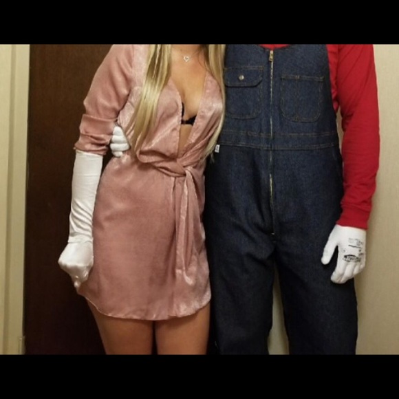 Pretty V-neck dress 🌼 - Picture 2 of 4